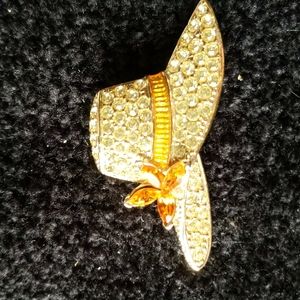 Brooch pin hat with bow